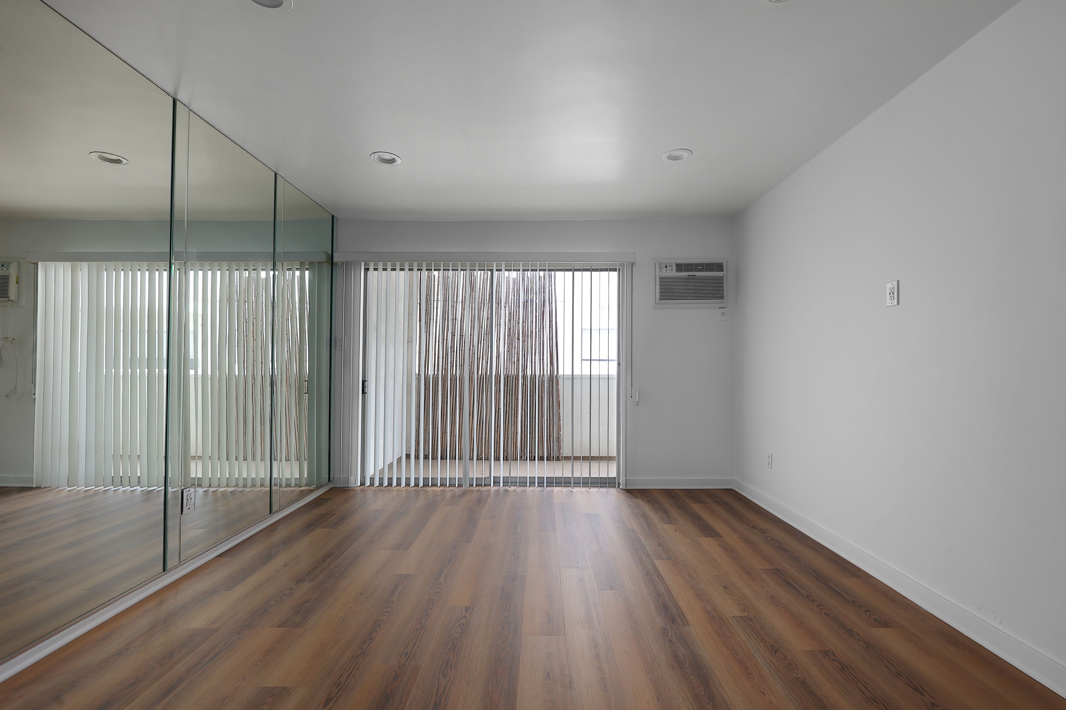  960 Larrabee Street #218 - 物件實景