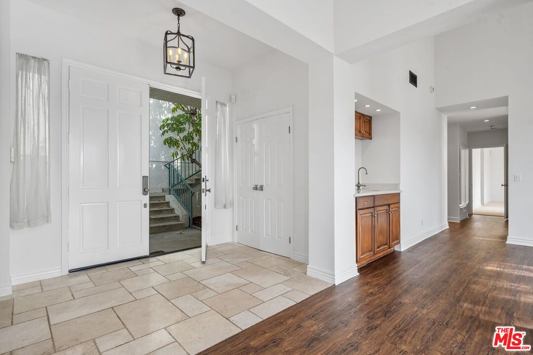 Pacific Palisades, California, 90272, United States, 2 Bedrooms Bedrooms, ,2 BathroomsBathrooms,Residential,For Sale,1991274