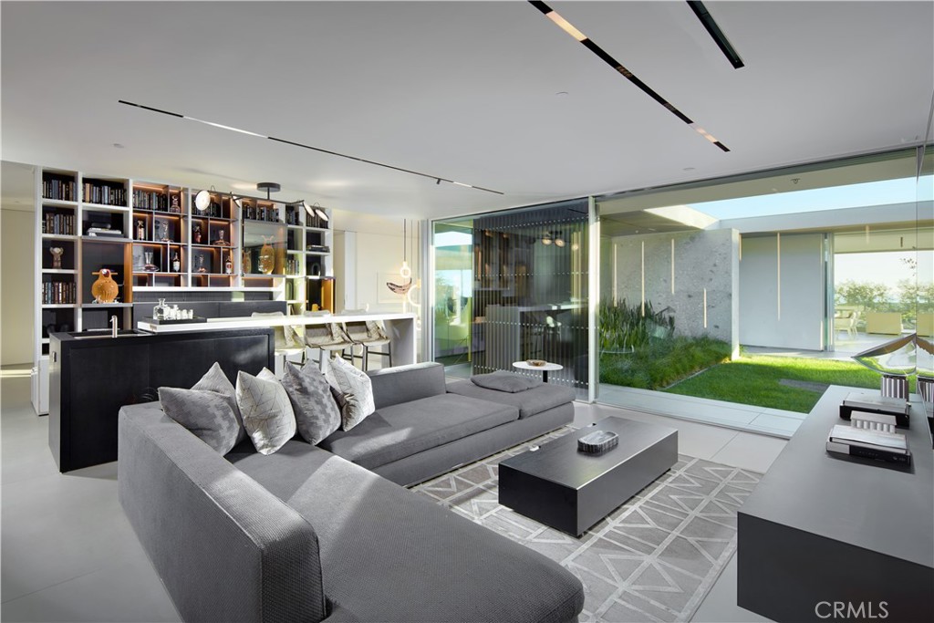 Laguna Beach, California, 92651, United States, 4 Bedrooms Bedrooms, ,6 BathroomsBathrooms,Residential,For Sale,1988252