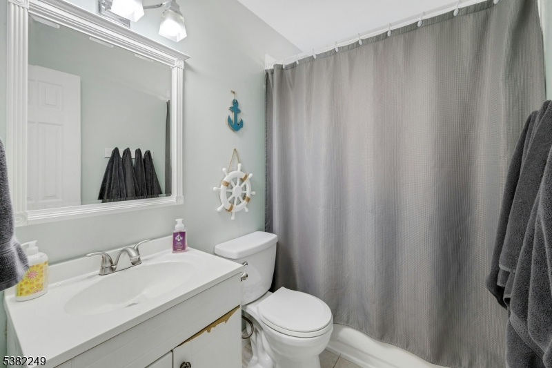 Rockaway Twp., New Jersey, 07866, United States, 3 Bedrooms Bedrooms, ,1 BathroomBathrooms,Residential,For Sale,1940622