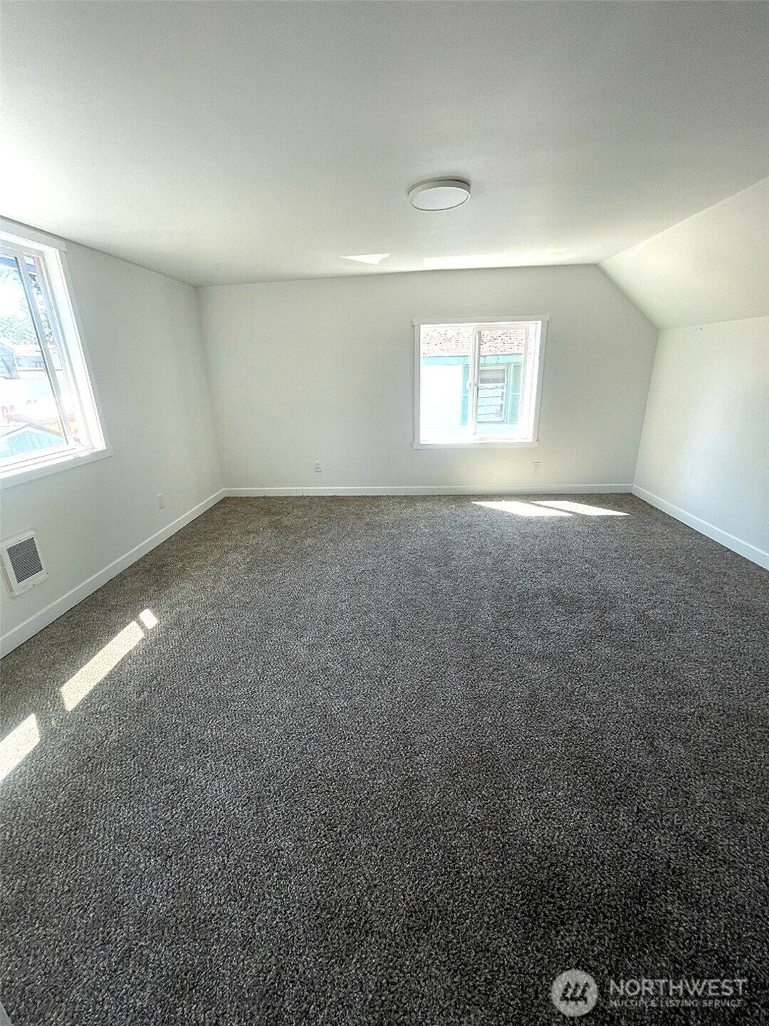 Seattle, Washington, 98178, United States, 4 Bedrooms Bedrooms, ,2 BathroomsBathrooms,Residential,For Sale,1983361