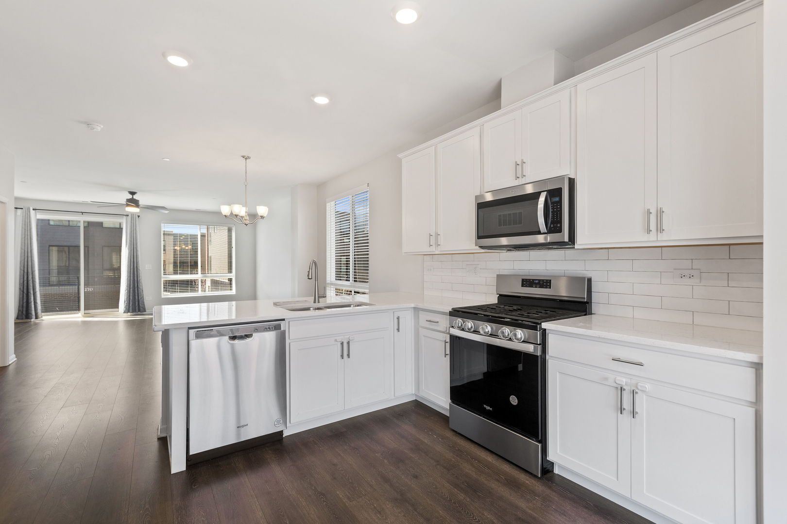 Schaumburg, Illinois, 60173, United States, 3 Bedrooms Bedrooms, ,3 BathroomsBathrooms,Residential,For Sale,1868457