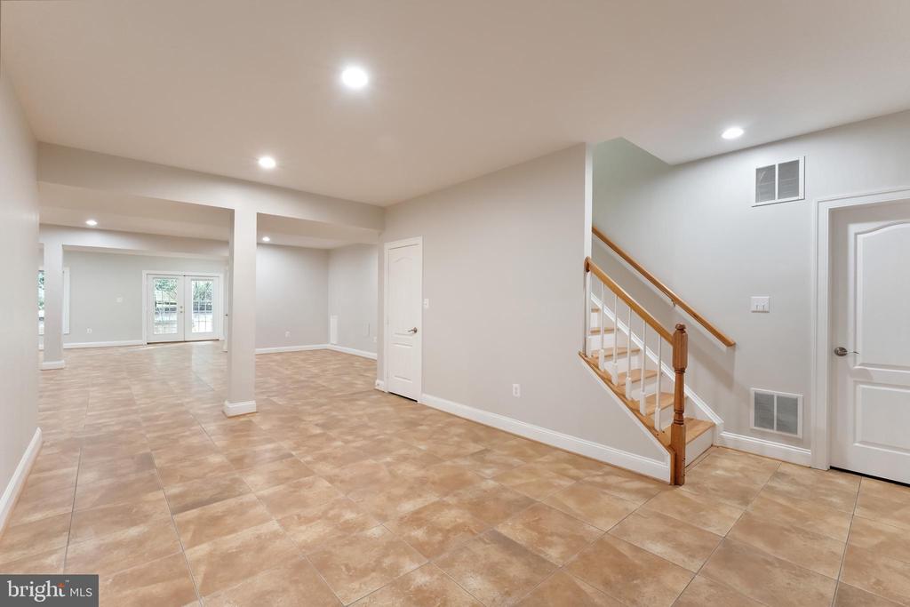 Fairfax, Virginia, 22033, United States, 6 Bedrooms Bedrooms, ,6 BathroomsBathrooms,Residential,For Sale,1973786