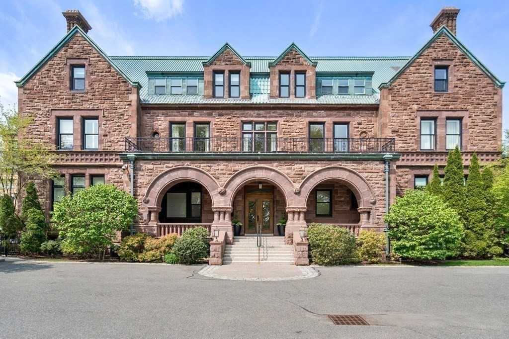 Brookline, Massachusetts, 02445, United States, 2 Bedrooms Bedrooms, ,3 BathroomsBathrooms,Residential,For Sale,1898369