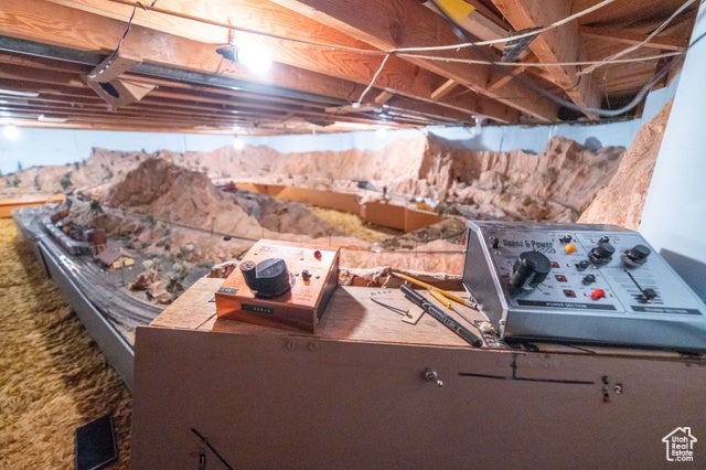 Cottonwood Heights, Utah, 84121, United States, 4 Bedrooms Bedrooms, ,1 BathroomBathrooms,Residential,For Sale,1975513