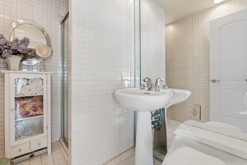 Howard Beach, New York, 11414, United States, 4 Bedrooms Bedrooms, ,3 BathroomsBathrooms,Residential,For Sale,1992466