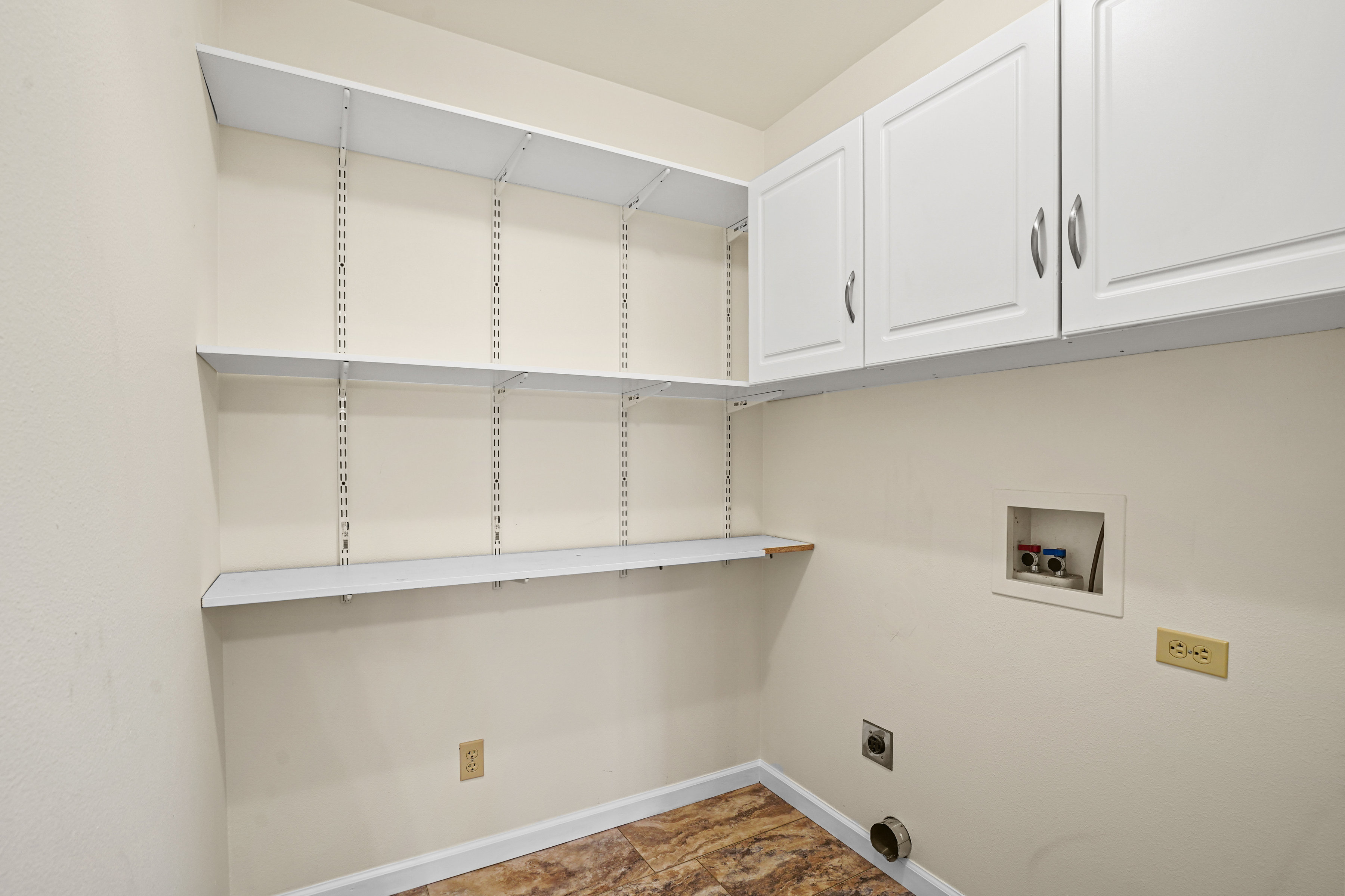  Lives Like Two Homes - 物件實景