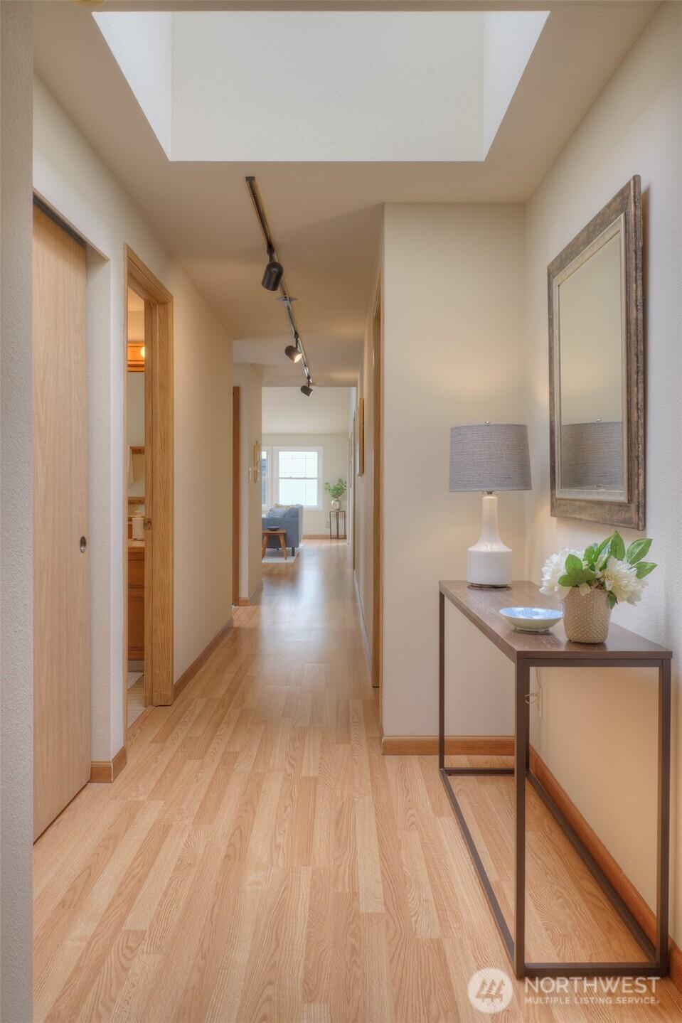 SEATTLE, Washington, 98103, United States, 2 Bedrooms Bedrooms, ,2 BathroomsBathrooms,Residential,For Sale,1794014
