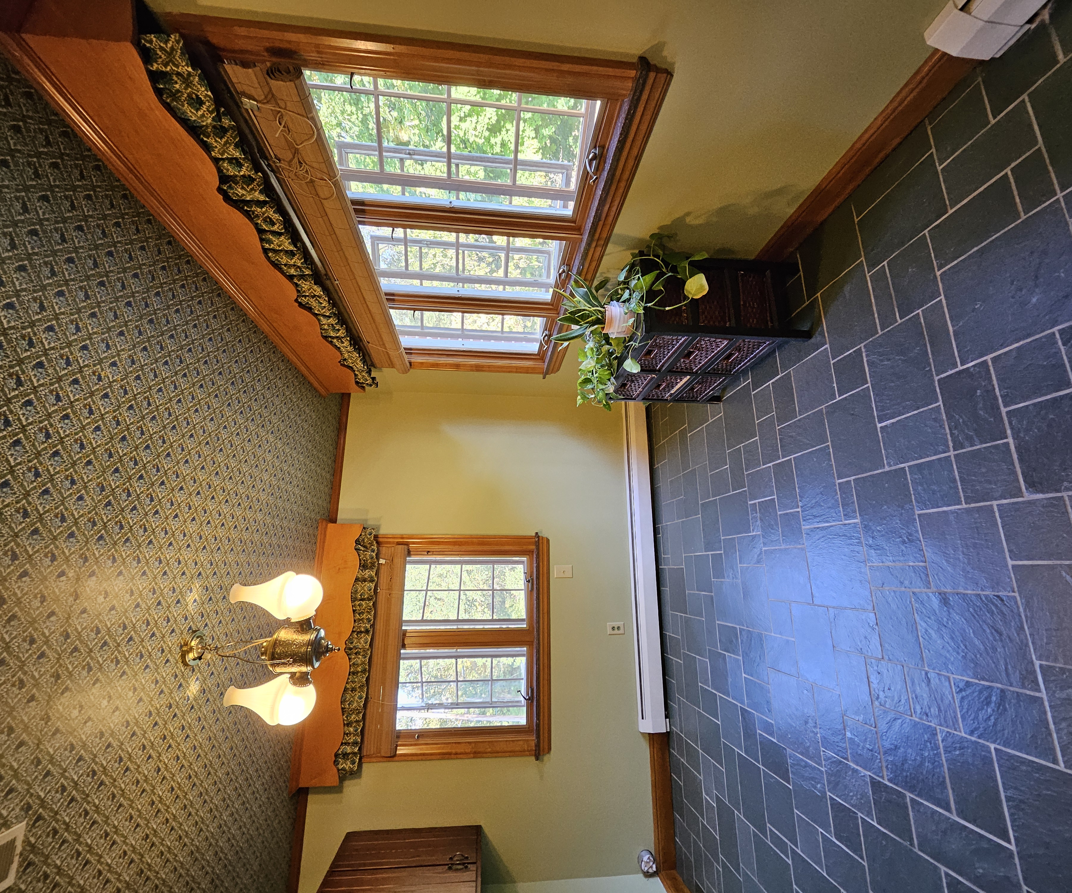 Hannibal, Missouri, 63401, United States, 3 Bedrooms Bedrooms, ,2 BathroomsBathrooms,Residential,For Sale,1981239