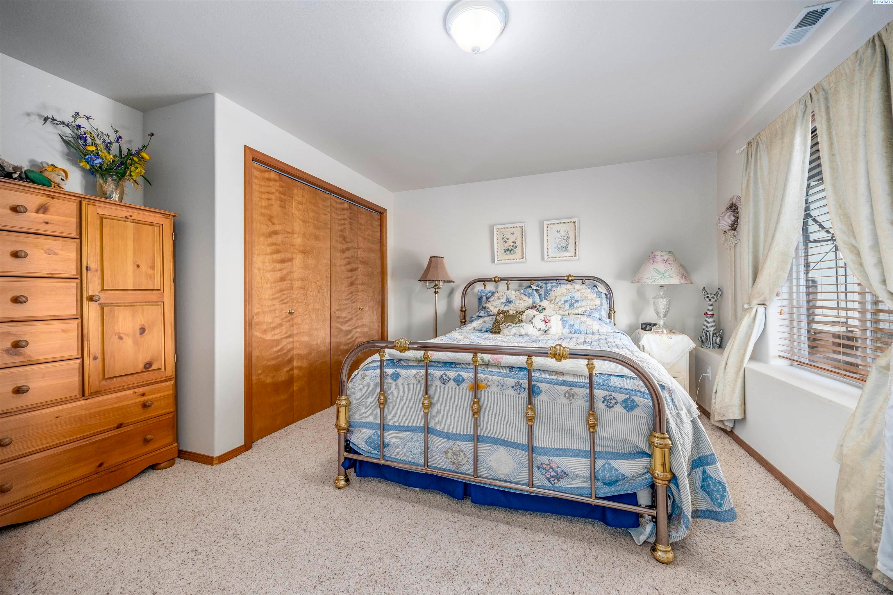 Kennewick, Washington, 99337, United States, 4 Bedrooms Bedrooms, ,3 BathroomsBathrooms,Residential,For Sale,1860973