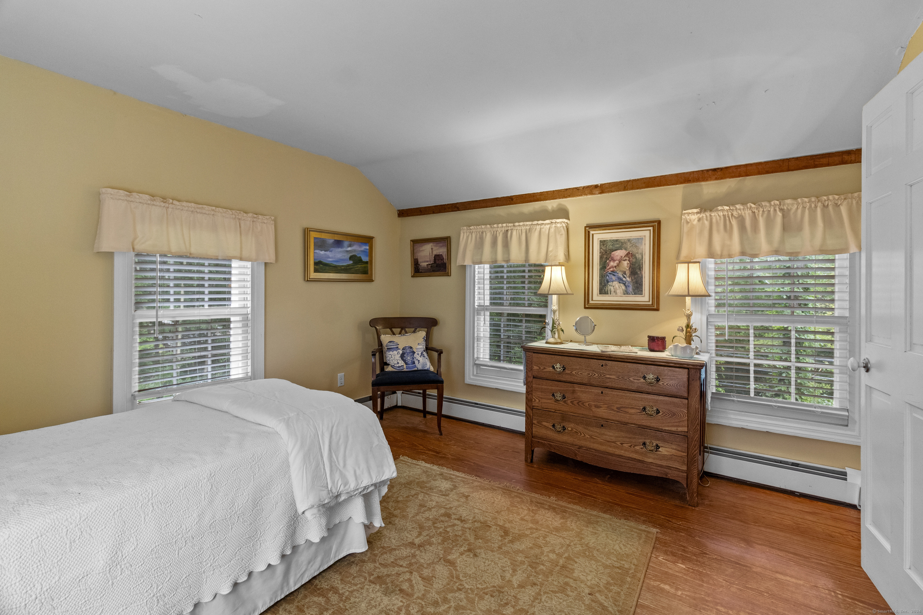 Newtown, Connecticut, 06482, United States, 3 Bedrooms Bedrooms, ,2 BathroomsBathrooms,Residential,For Sale,1828428
