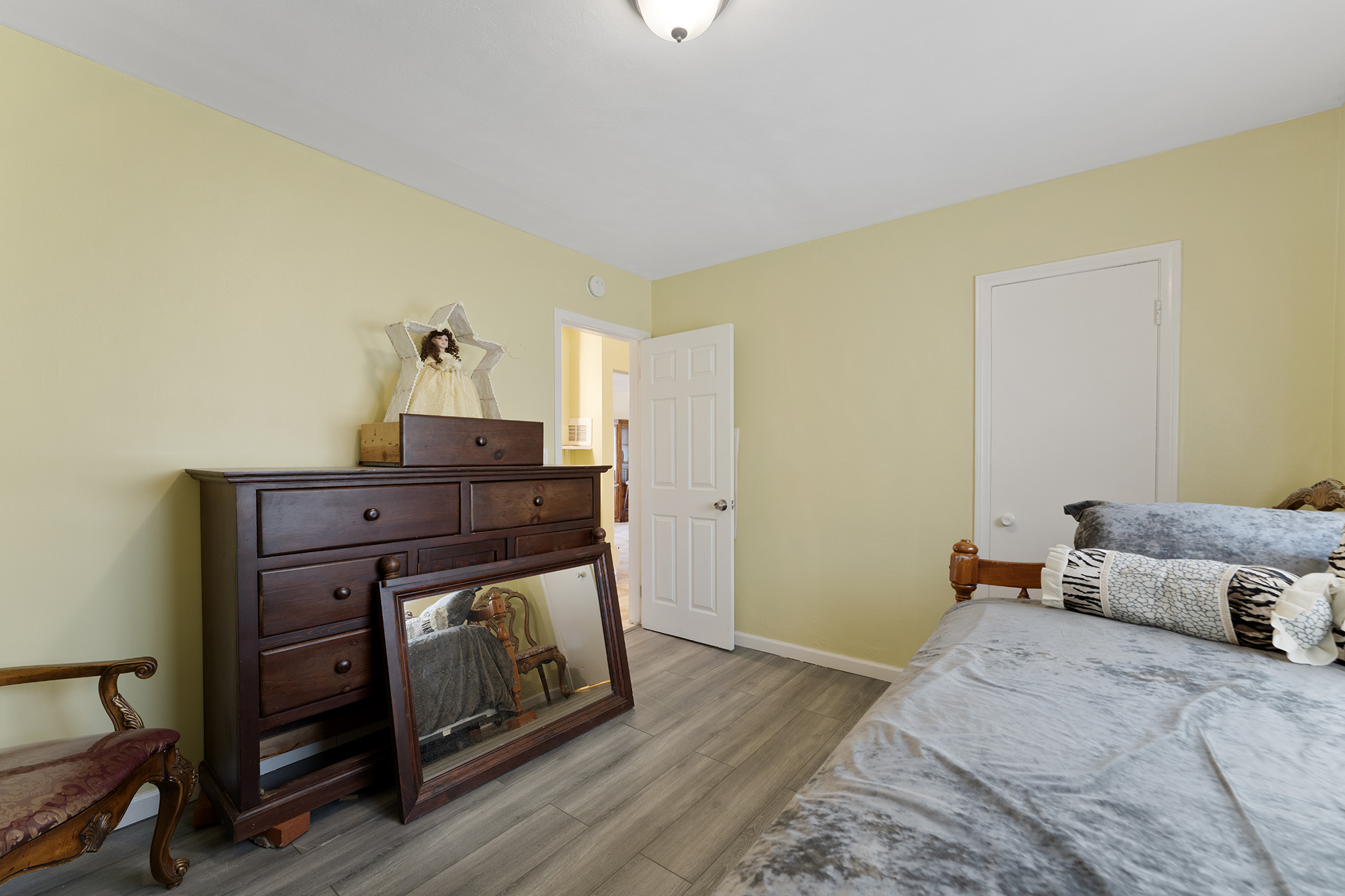 Fontana, California, 92335, United States, 2 Bedrooms Bedrooms, ,1 BathroomBathrooms,Residential,For Sale,1974316