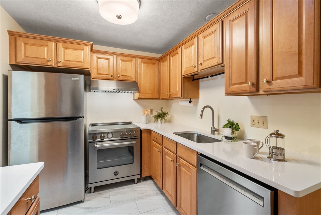 Concord, Massachusetts, 01742, United States, 2 Bedrooms Bedrooms, ,2 BathroomsBathrooms,Residential,For Sale,1896071