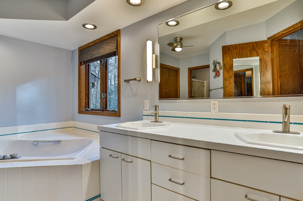 Wausau, Wisconsin, 54401, United States, 3 Bedrooms Bedrooms, ,3 BathroomsBathrooms,Residential,For Sale,1997344