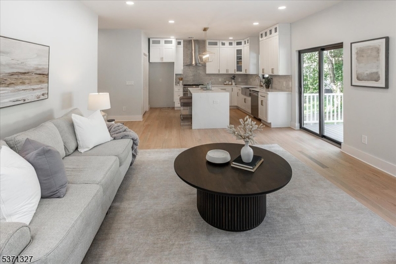 Chatham Boro, New Jersey, 07928, United States, 5 Bedrooms Bedrooms, ,6 BathroomsBathrooms,Residential,For Sale,2002999