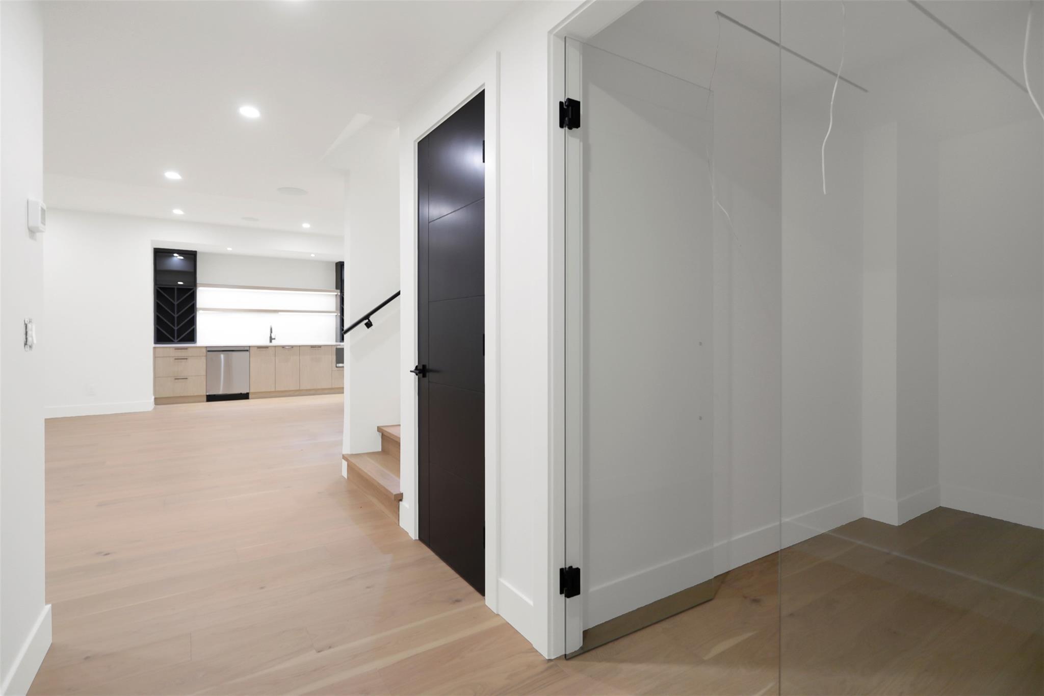 KELOWNA, British Columbia, V1W 0C4, CA, 5 Bedrooms Bedrooms, ,4 BathroomsBathrooms,Residential,For Sale,1960562