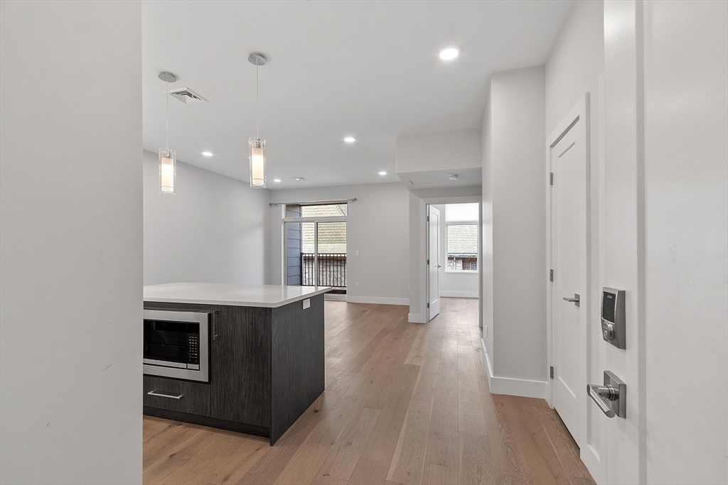 Somerville, Massachusetts, 02143, United States, 2 Bedrooms Bedrooms, ,2 BathroomsBathrooms,Residential,For Sale,1938695