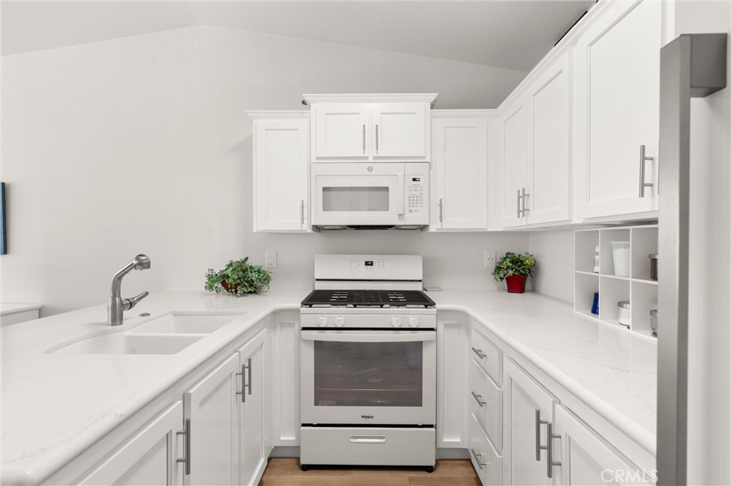 Newport Beach, California, 92663, United States, 1 Bedroom Bedrooms, ,1 BathroomBathrooms,Residential,For Sale,1776845