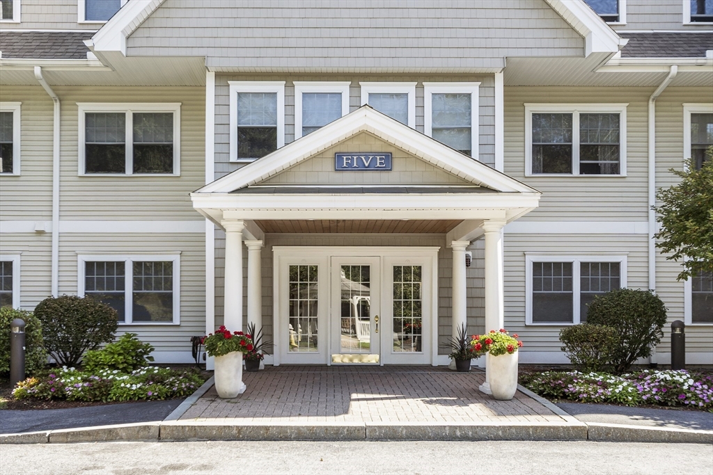 Chelmsford, Massachusetts, 01863, United States, 2 Bedrooms Bedrooms, ,2 BathroomsBathrooms,Residential,For Sale,1939125