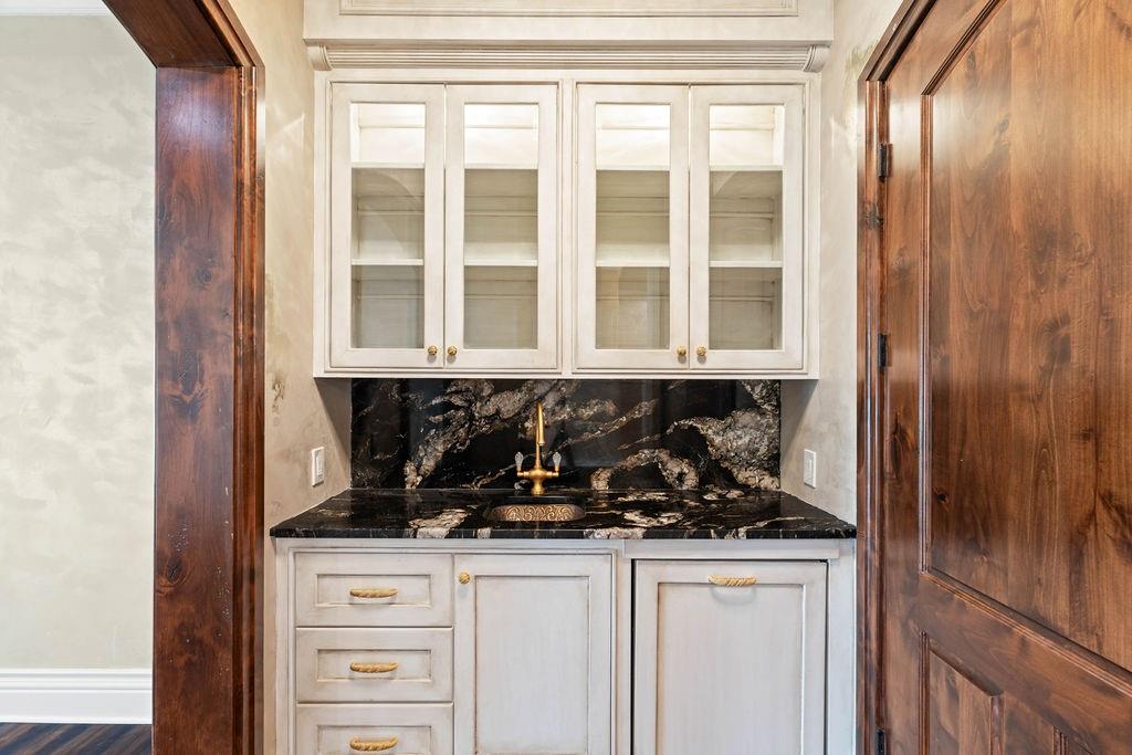 Beeville, Texas, 78102, United States, 4 Bedrooms Bedrooms, ,3 BathroomsBathrooms,Residential,For Sale,1857883