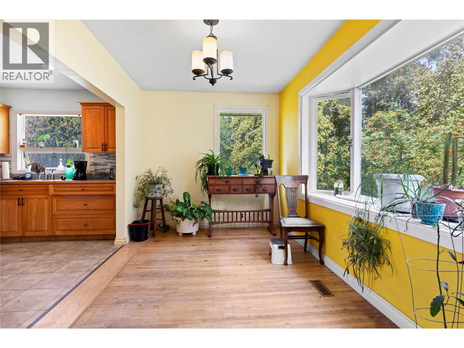 SALMON ARM, British Columbia, V1E 1J3, CA, 4 Bedrooms Bedrooms, ,2 BathroomsBathrooms,Residential,For Sale,1950734