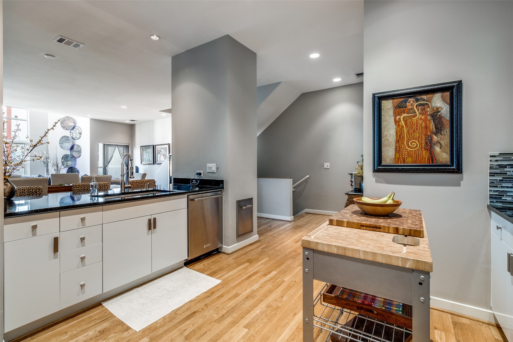 Dallas, Texas, 75204, United States, 2 Bedrooms Bedrooms, ,3 BathroomsBathrooms,Residential,For Sale,1917449