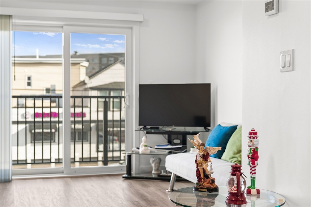Revere, Massachusetts, 02151, United States, 2 Bedrooms Bedrooms, ,1 BathroomBathrooms,Residential,For Sale,1880903