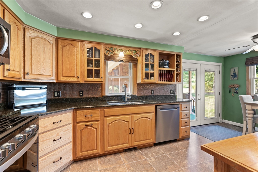 Mansfield, Massachusetts, 02048, United States, 3 Bedrooms Bedrooms, ,1 BathroomBathrooms,Residential,For Sale,1926255