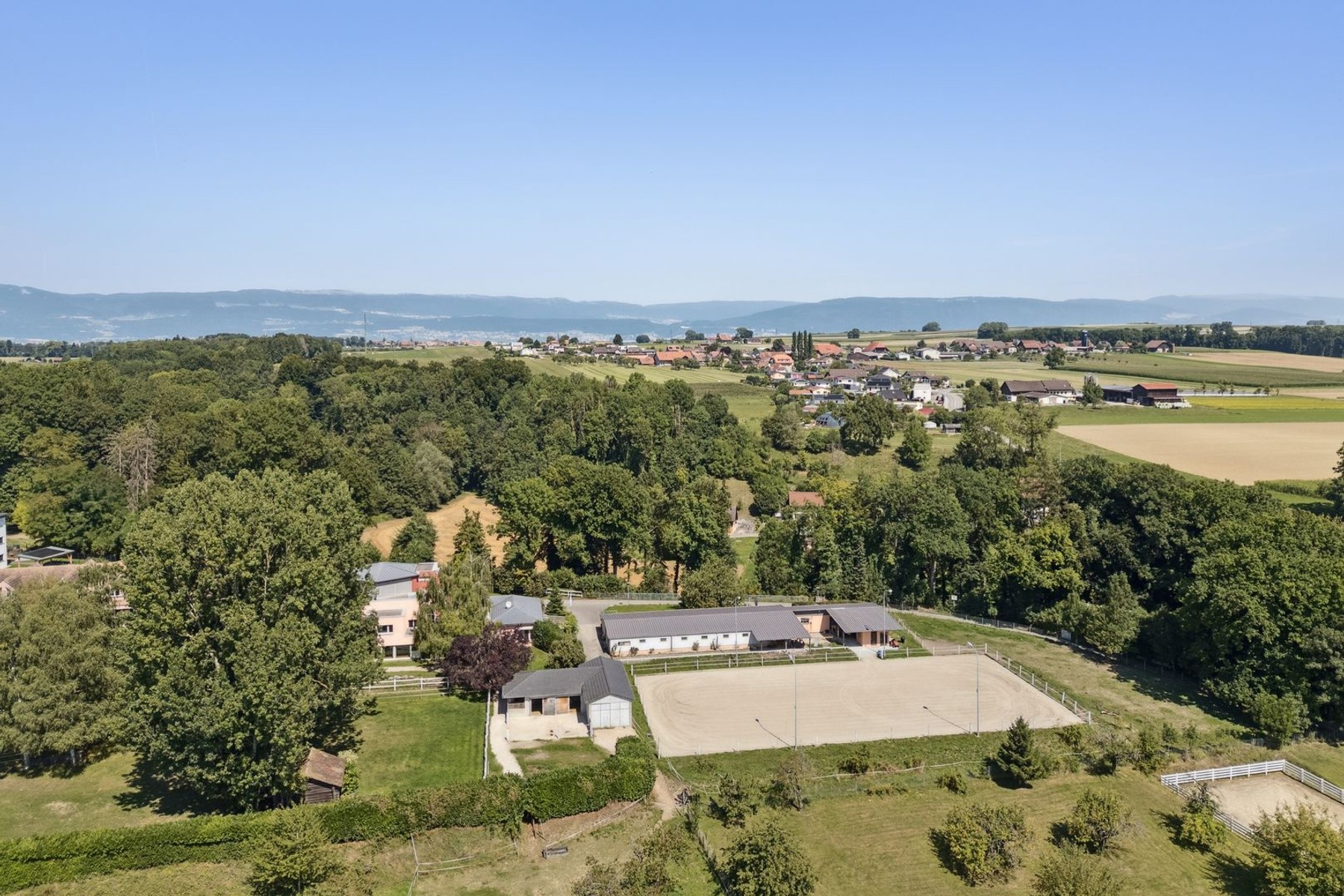 An exceptional equestrian estate that blends nature, elegance, and freedom - 物件實景