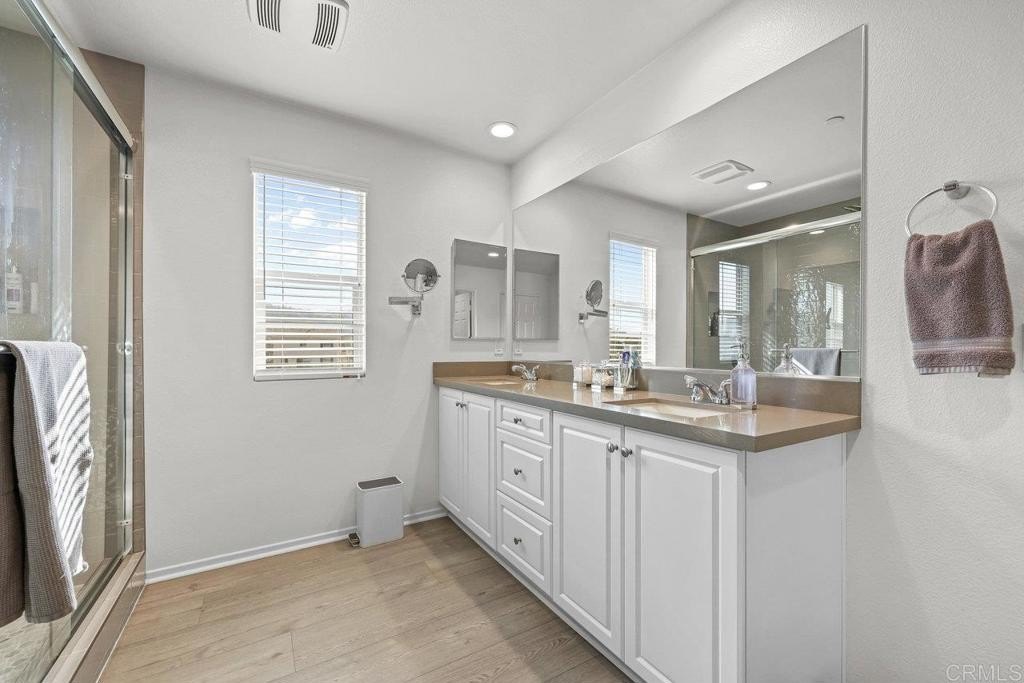 Valley Center, California, 92082, United States, 5 Bedrooms Bedrooms, ,4 BathroomsBathrooms,Residential,For Sale,1950839