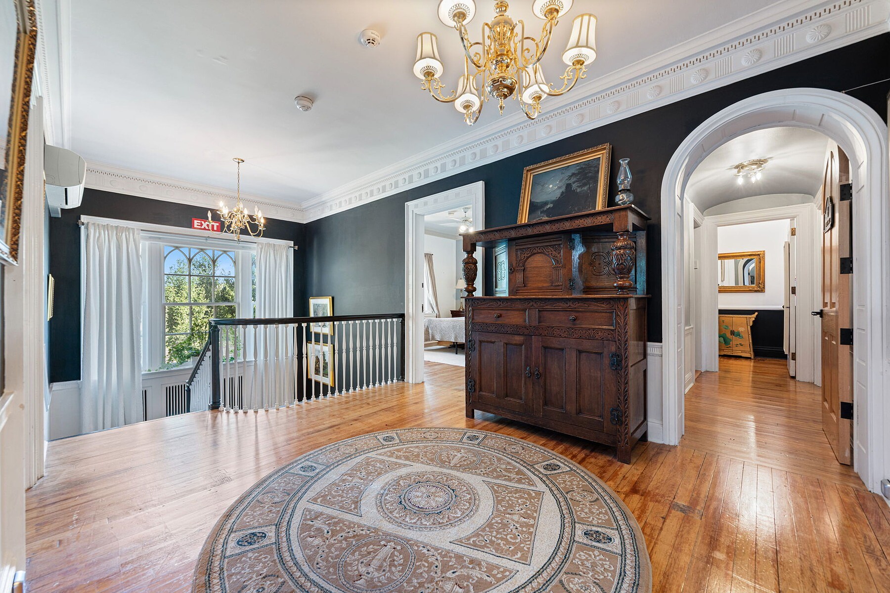 Neo-Classical Revival Home - 物件實景
