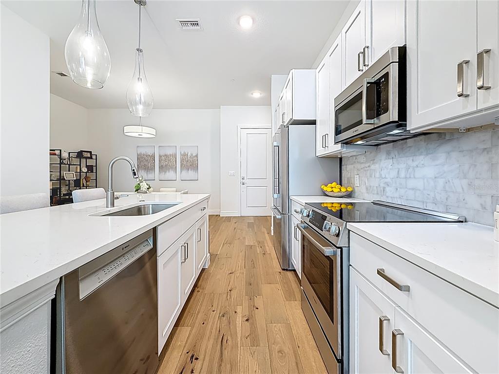 St Petersburg, Florida, 33701, United States, 2 Bedrooms Bedrooms, ,2 BathroomsBathrooms,Residential,For Sale,1889931