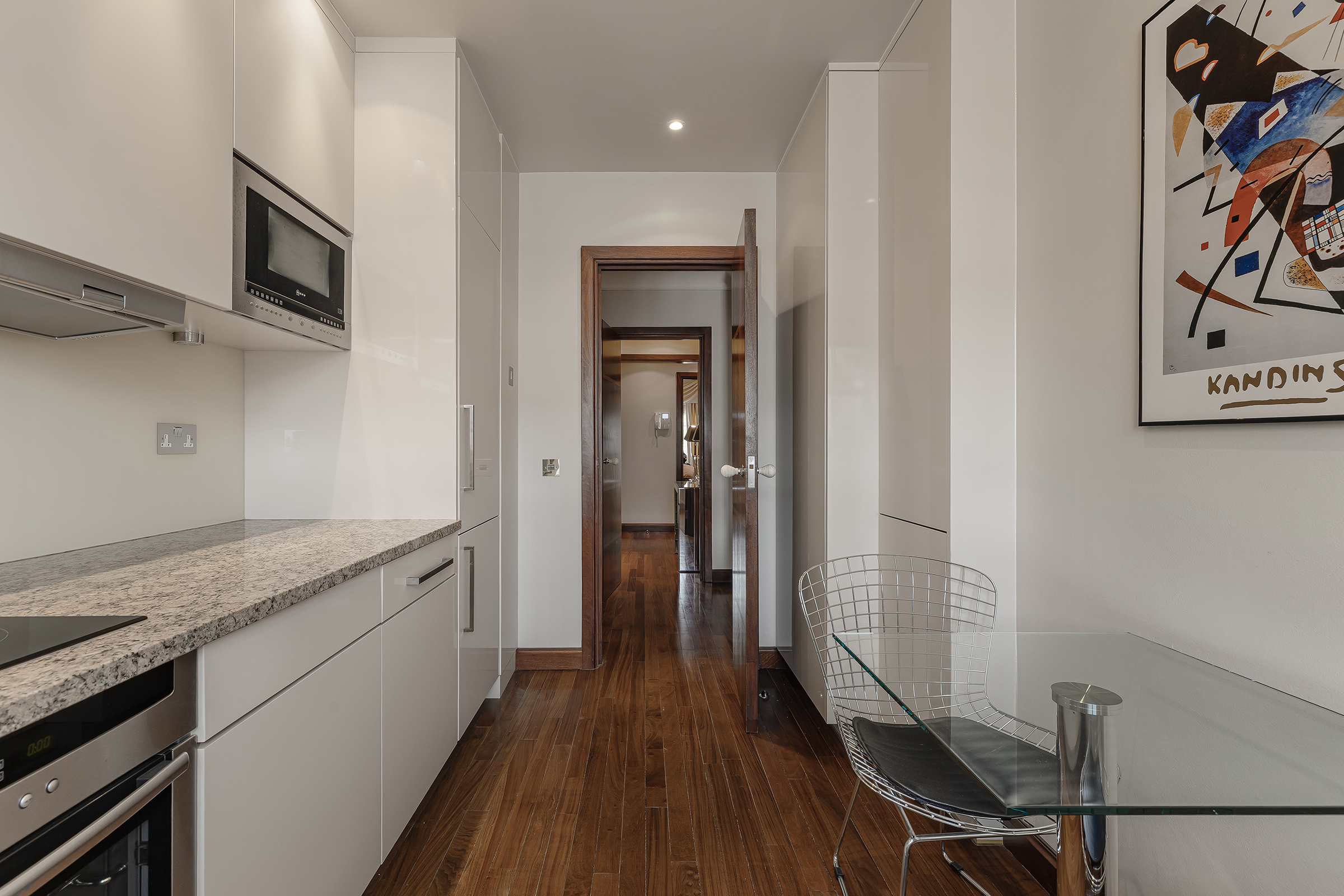  A Third-Floor Apartment with Two Balconies in a Sought-After Kensington Developm - 物件實景