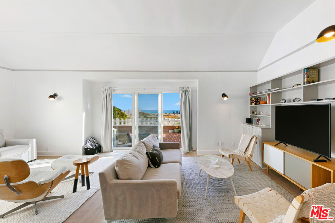 Malibu, California, 90265, United States, 4 Bedrooms Bedrooms, ,4 BathroomsBathrooms,Residential,For Sale,1840661