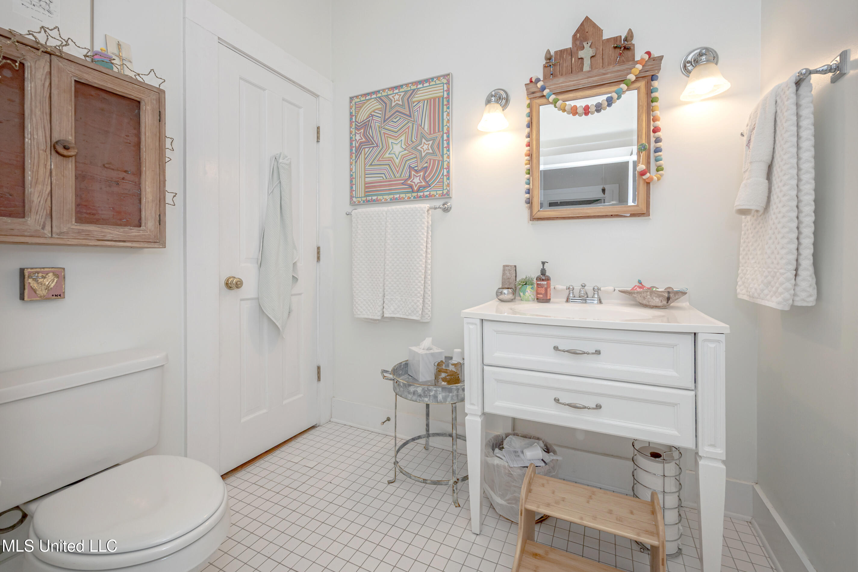 Ocean Springs, Mississippi, 39564, United States, 3 Bedrooms Bedrooms, ,2 BathroomsBathrooms,Residential,For Sale,1987573