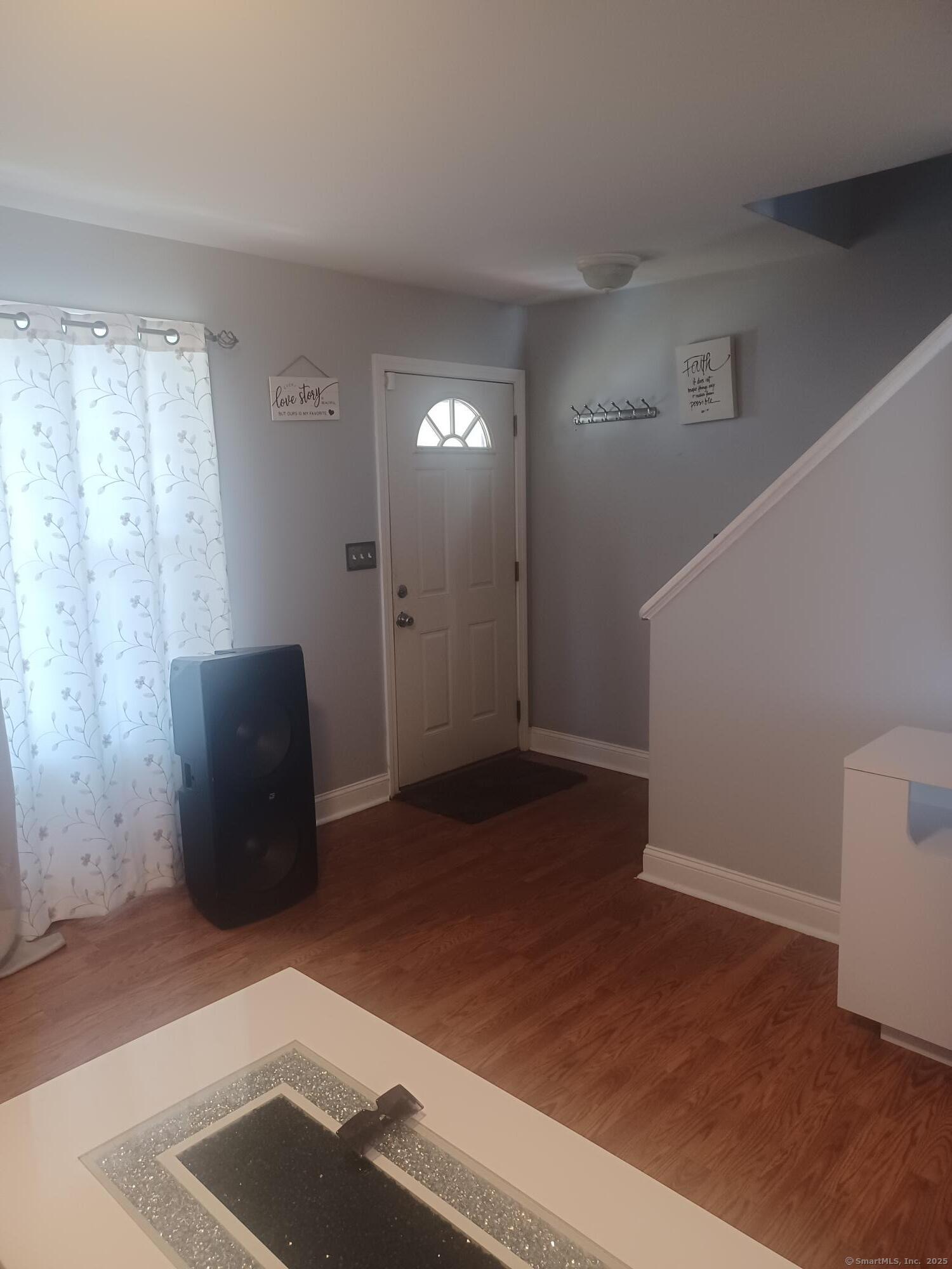 Stratford, Connecticut, 06614, United States, 3 Bedrooms Bedrooms, ,2 BathroomsBathrooms,Residential,For Sale,1926191