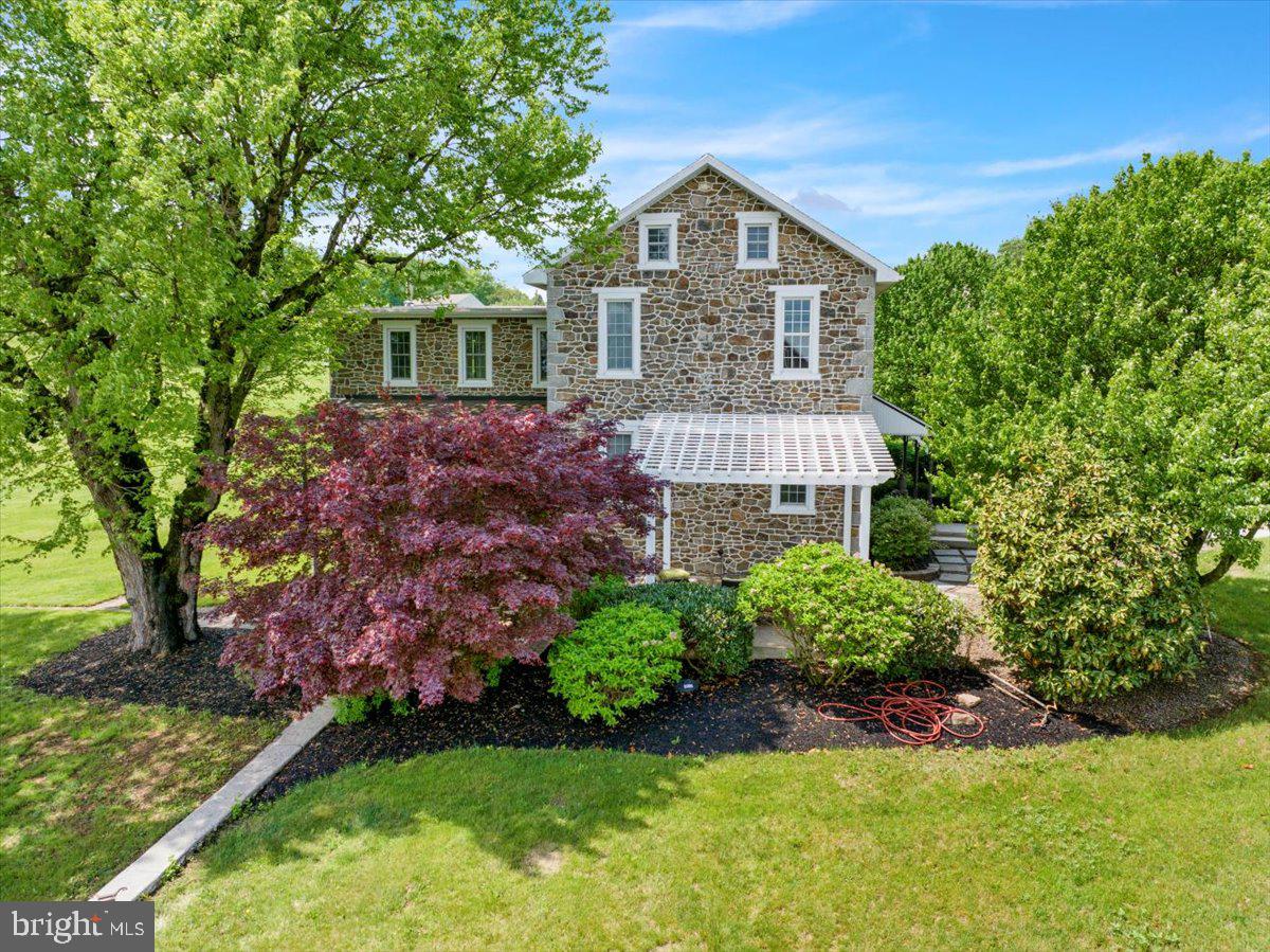 Mohrsville, Pennsylvania, 19541, United States, 4 Bedrooms Bedrooms, ,2 BathroomsBathrooms,Residential,For Sale,1827431
