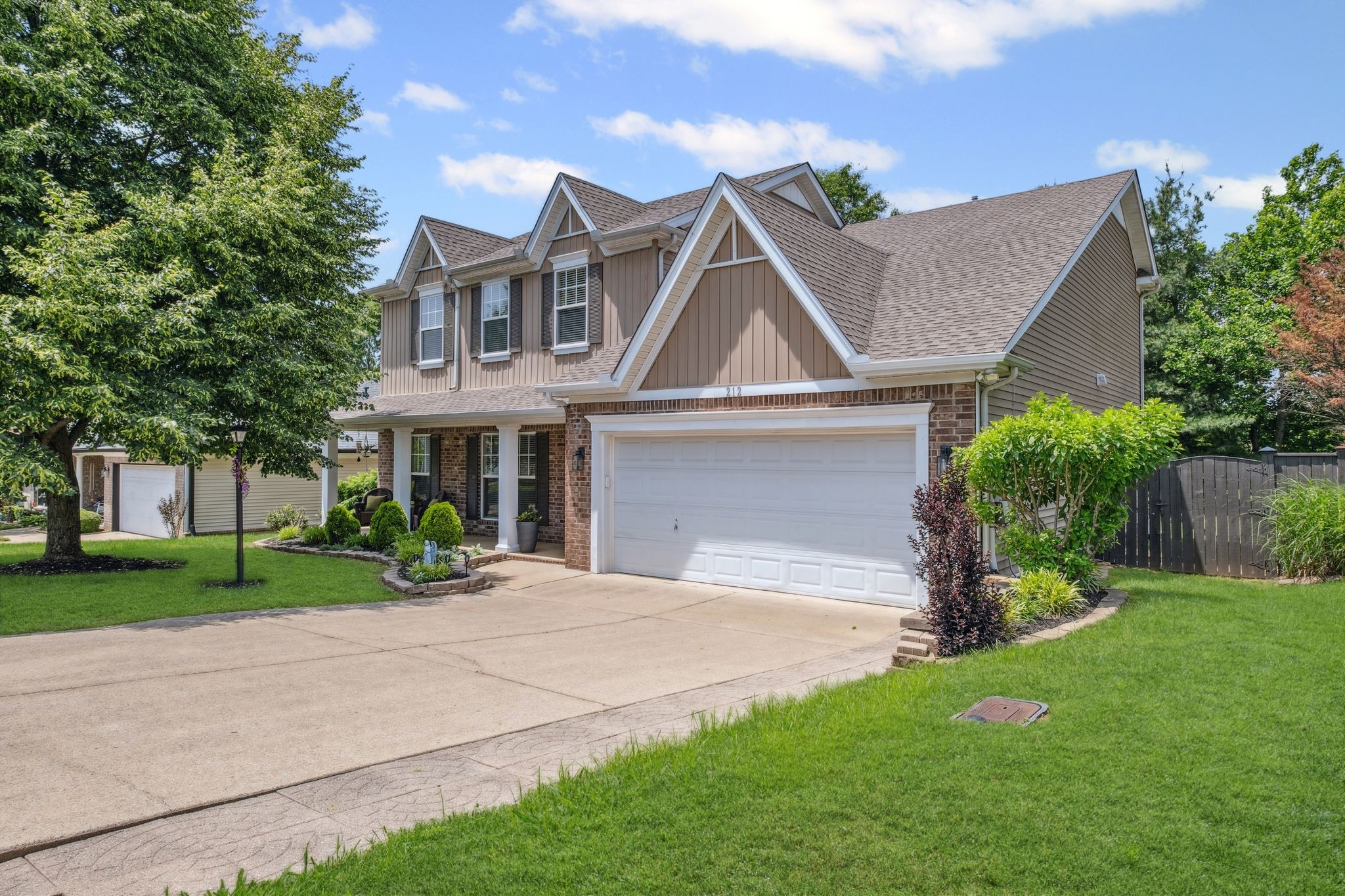 Hendersonville, Tennessee, 37075, United States, 4 Bedrooms Bedrooms, ,3 BathroomsBathrooms,Residential,For Sale,1819324