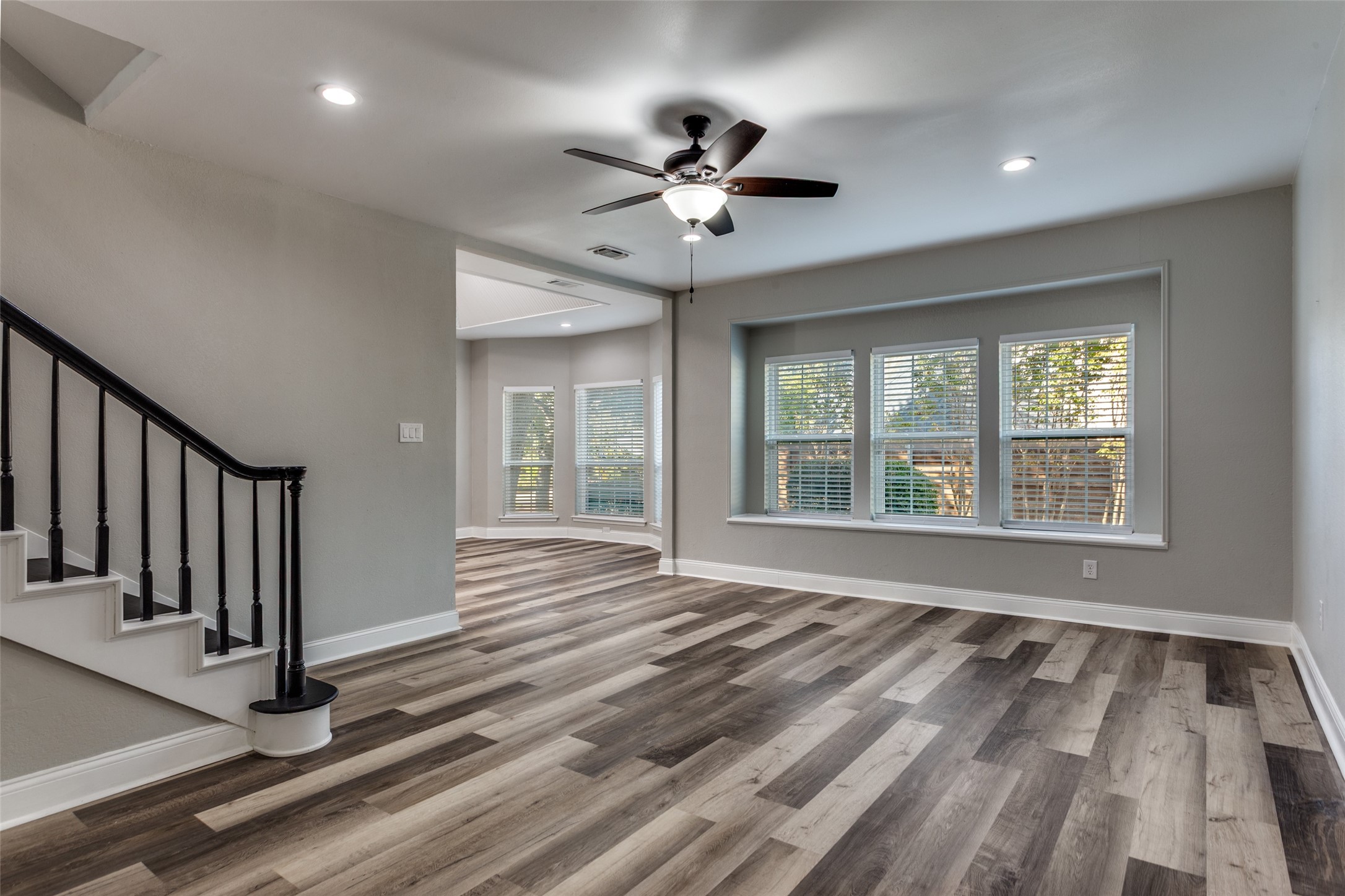 Arlington, Texas, 76013, United States, 4 Bedrooms Bedrooms, ,5 BathroomsBathrooms,Residential,For Sale,1967693