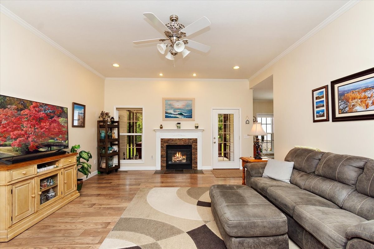 Manchester, Tennessee, 37355, United States, 3 Bedrooms Bedrooms, ,2 BathroomsBathrooms,Residential,For Sale,1907523