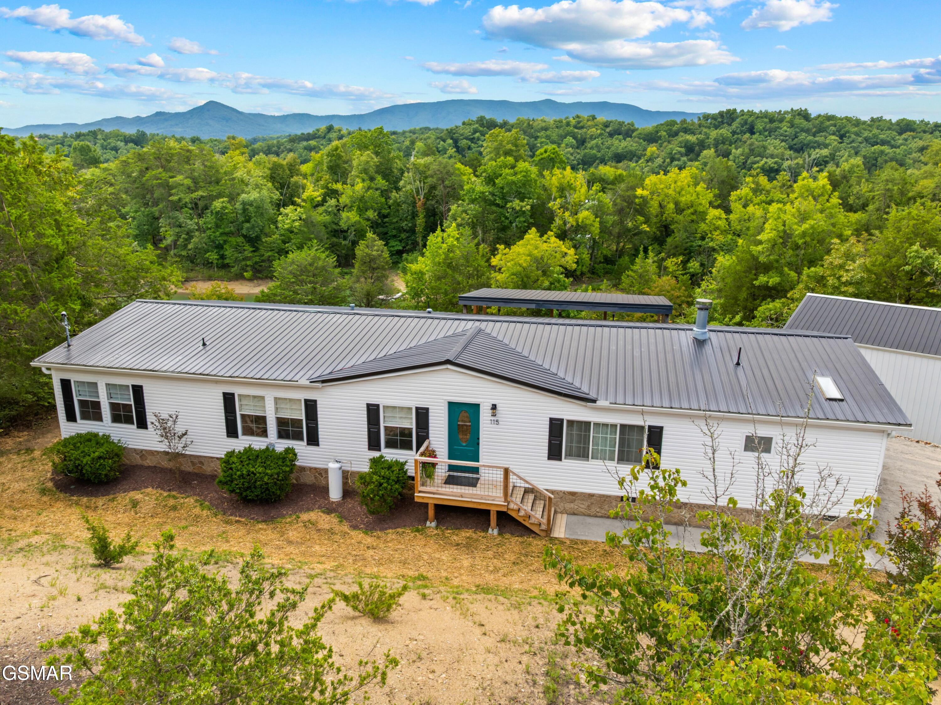 Dandridge, Tennessee, 37725, United States, 3 Bedrooms Bedrooms, ,2 BathroomsBathrooms,Residential,For Sale,1982636