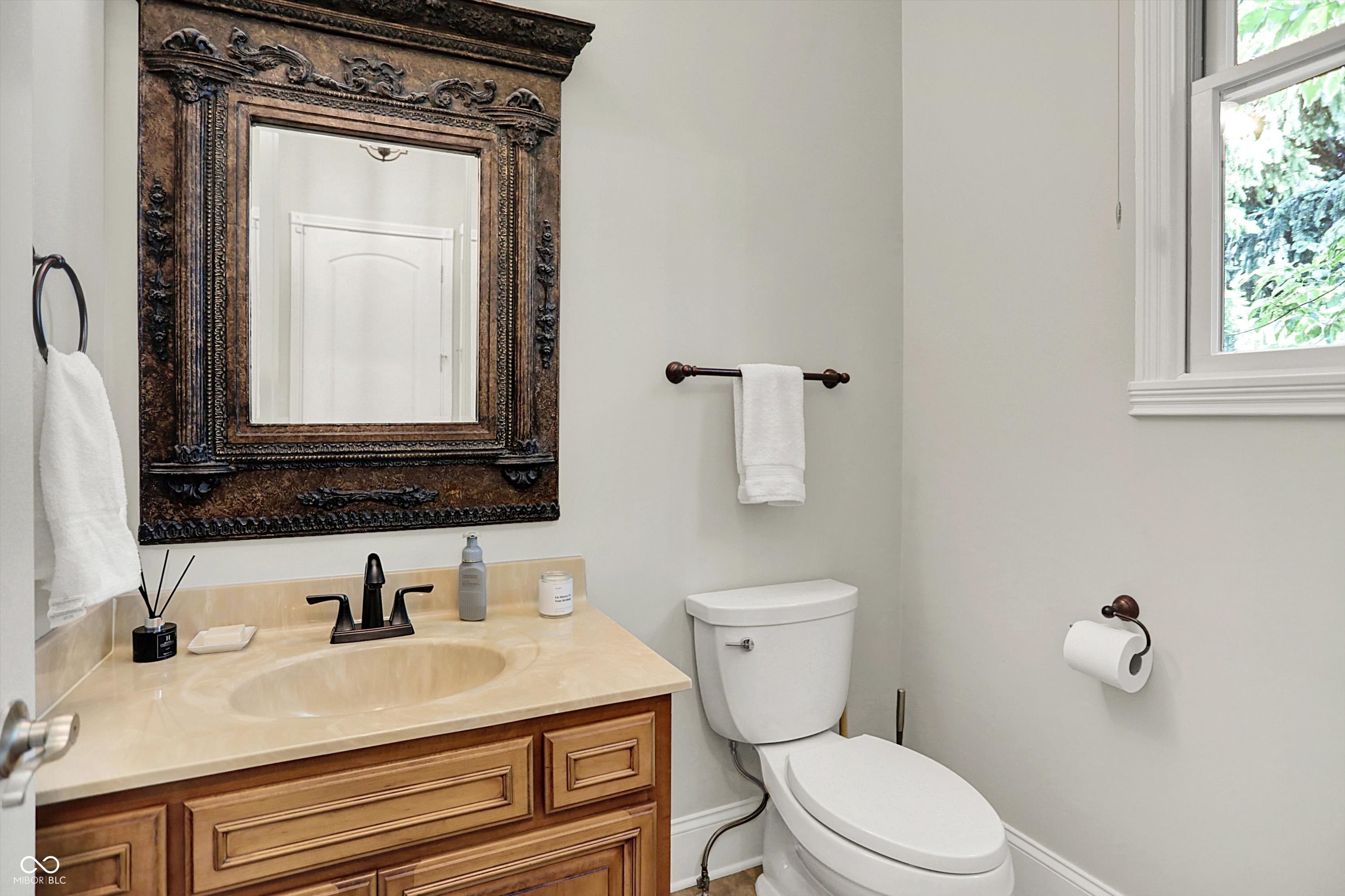 Zionsville, Indiana, 46077, United States, 4 Bedrooms Bedrooms, ,4 BathroomsBathrooms,Residential,For Sale,1930586