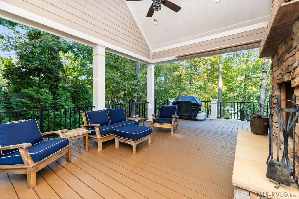 Boydton, Virginia, 23917, United States, 5 Bedrooms Bedrooms, ,4 BathroomsBathrooms,Residential,For Sale,1991597