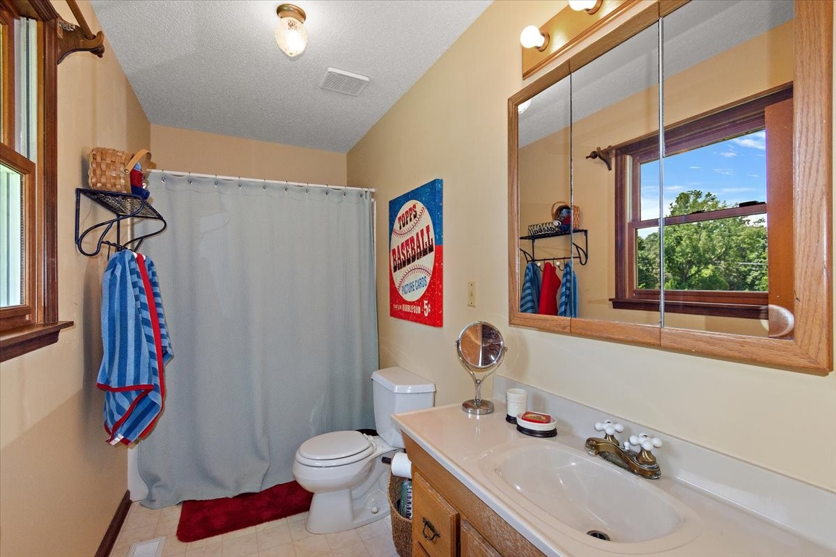 Five Points, Tennessee, 38457, United States, 4 Bedrooms Bedrooms, ,4 BathroomsBathrooms,Residential,For Sale,1902817