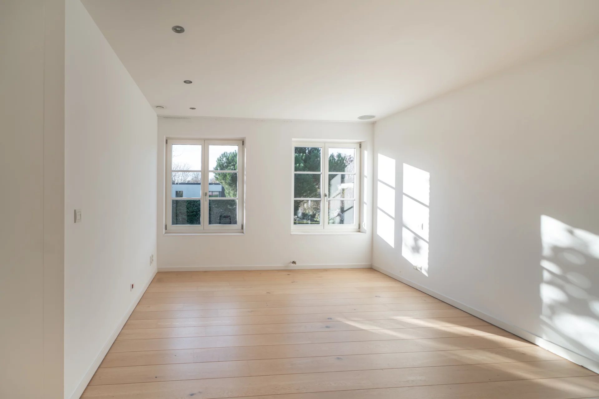 Rhode-Saint-Genese, Flanders, 1640, BE, 6 Bedrooms Bedrooms, ,11 BathroomsBathrooms,Residential,For Sale,2003186