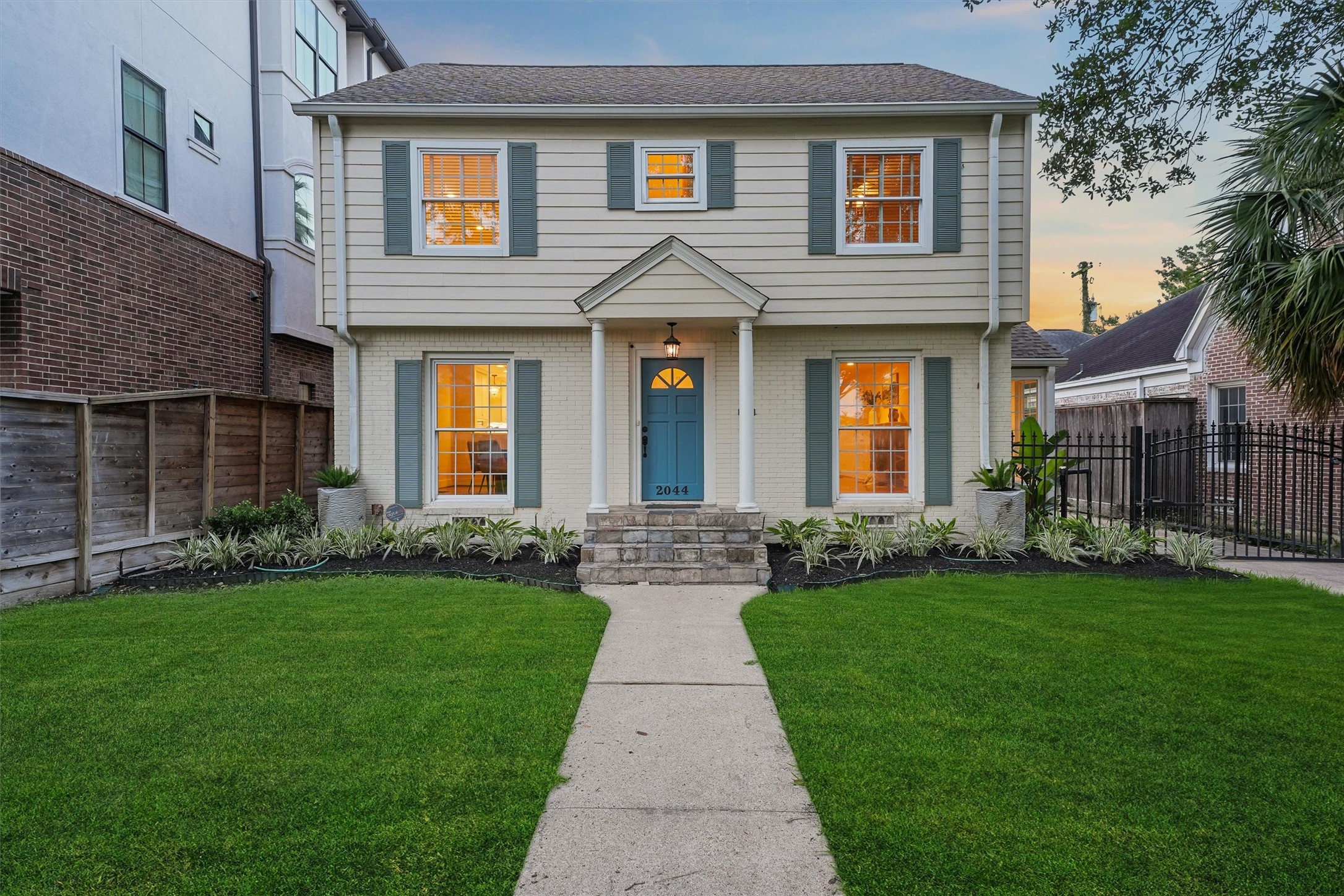 Houston, Texas, 77098, United States, 4 Bedrooms Bedrooms, ,3 BathroomsBathrooms,Residential,For Sale,1849848