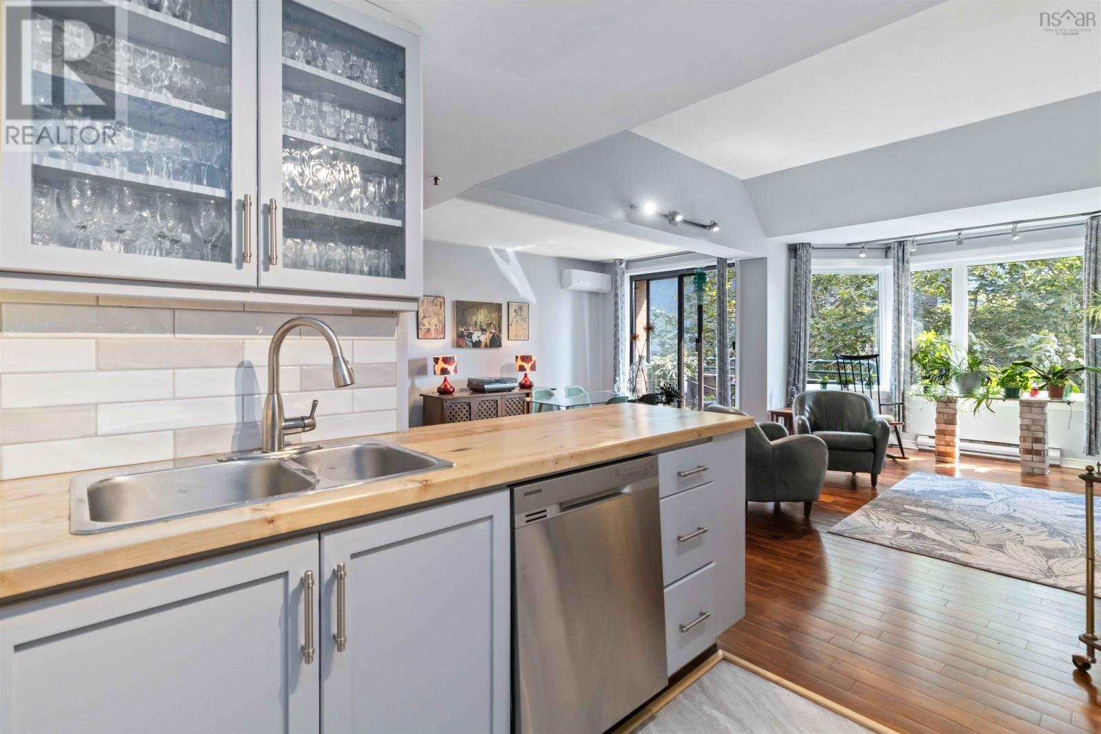 HALIFAX, Nova Scotia, B3H 3Y8, CA, 2 Bedrooms Bedrooms, ,1 BathroomBathrooms,Residential,For Sale,1947667