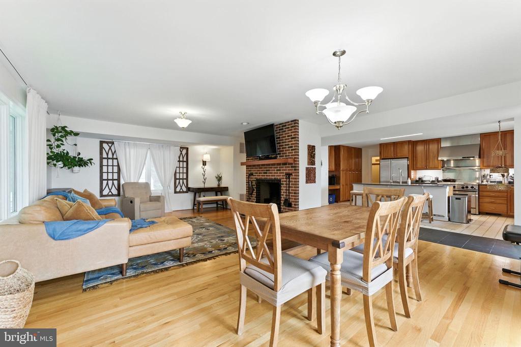 Chester Gap, Virginia, 22623, United States, 4 Bedrooms Bedrooms, ,4 BathroomsBathrooms,Residential,For Sale,1980820