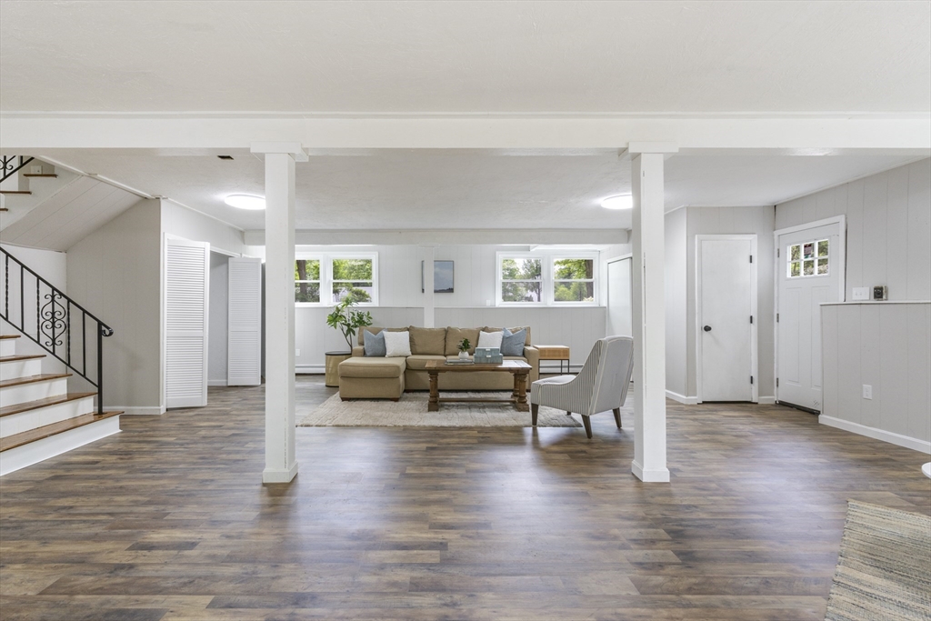 Mansfield, Massachusetts, 02048, United States, 4 Bedrooms Bedrooms, ,2 BathroomsBathrooms,Residential,For Sale,1942588