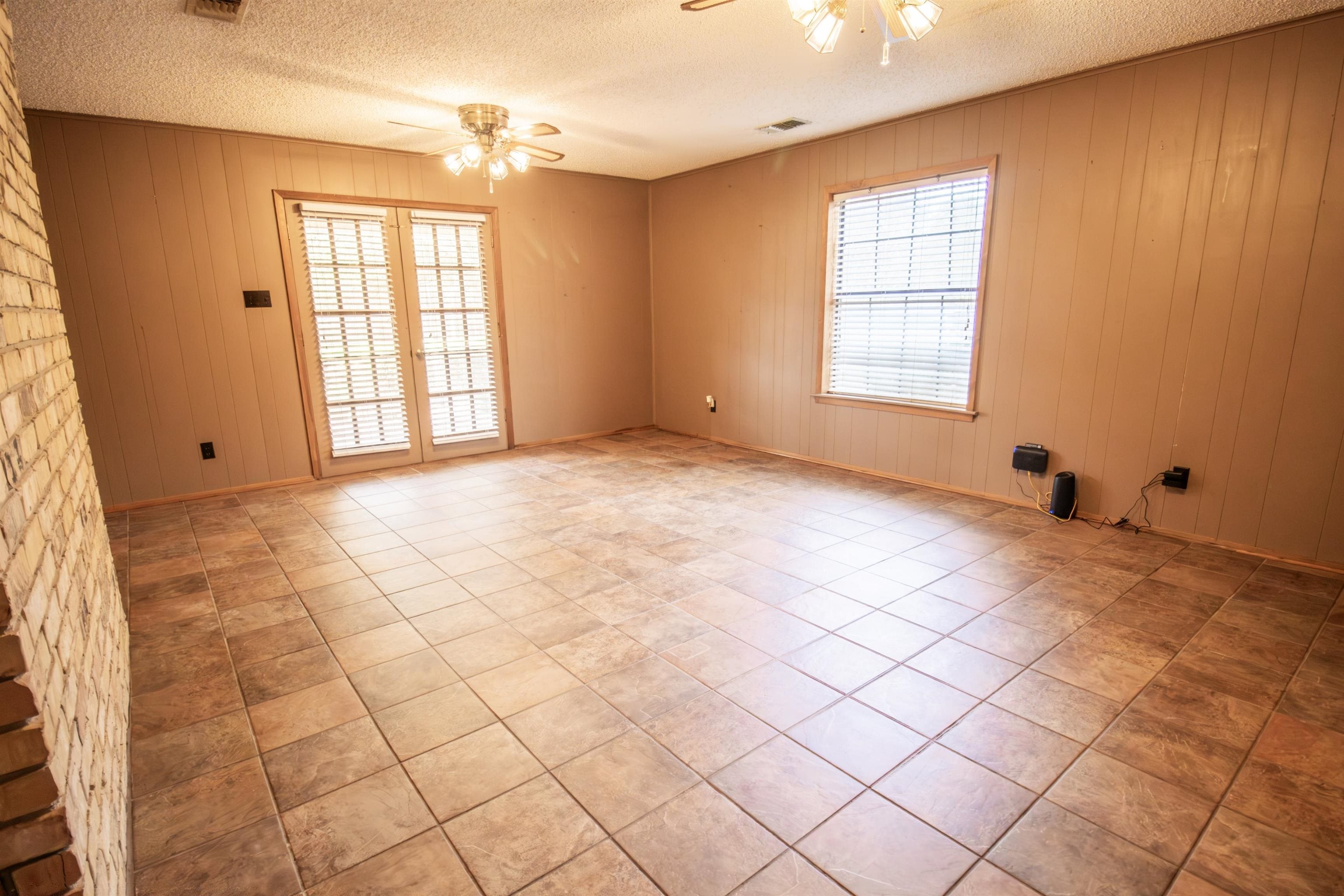 Marshall, Texas, 75670, United States, 5 Bedrooms Bedrooms, ,4 BathroomsBathrooms,Residential,For Sale,1996423